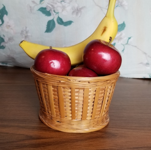 Vintage Woven Wicker Mini Fruit Basket